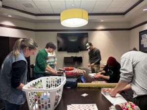 Holly Jolly Wrapping-Technology-2